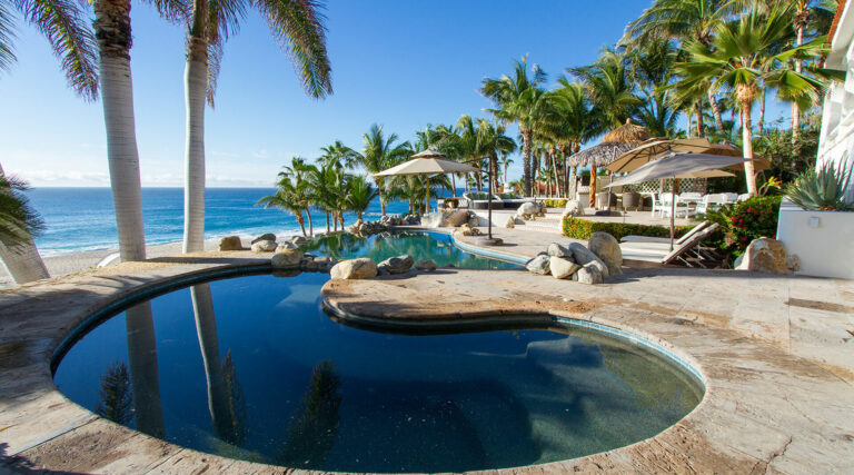 Luxury seafront villa in Cabo. Casa Edwards