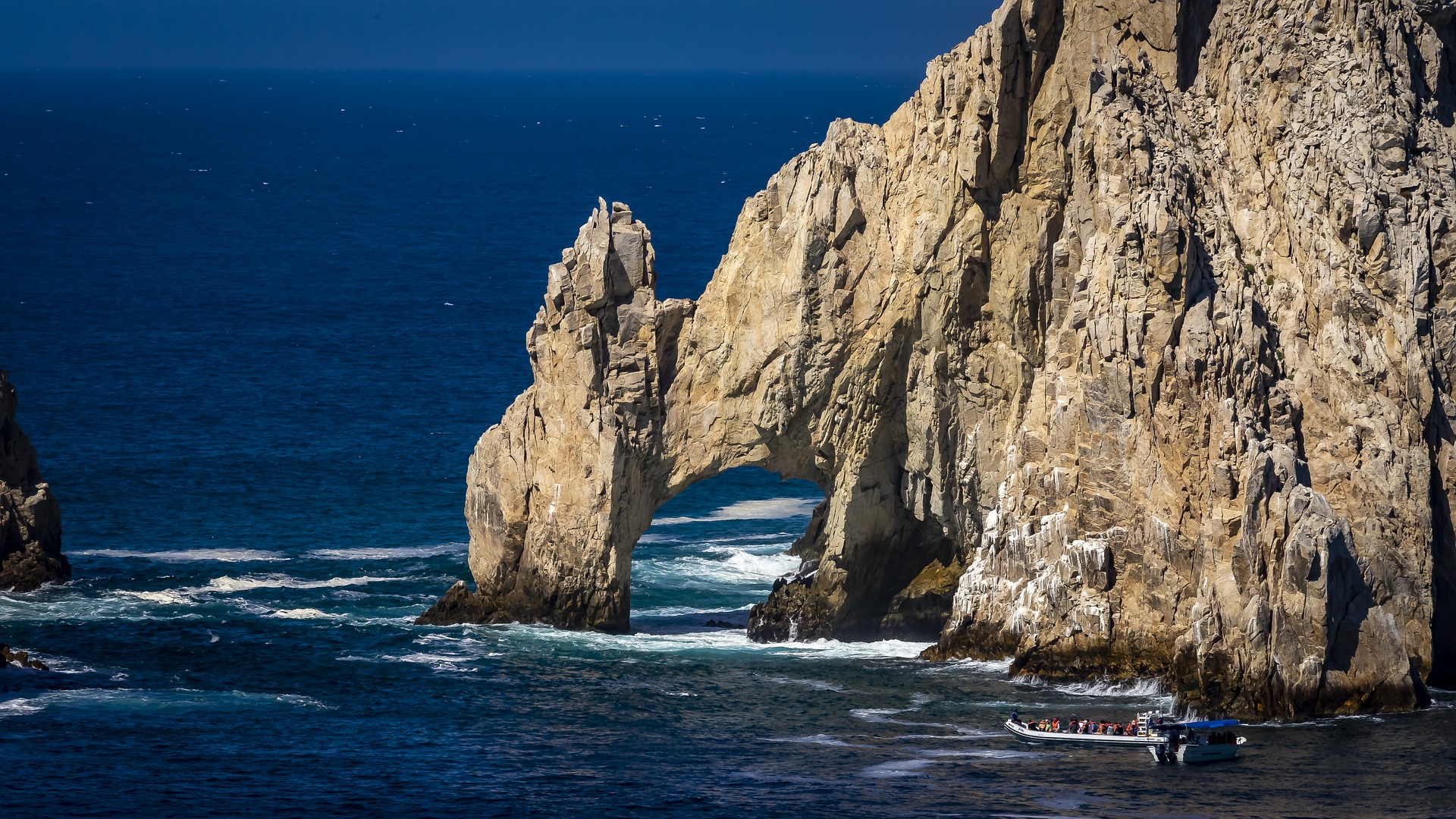 The Breathtaking City of Cabo San Lucas: 4 Things to Know