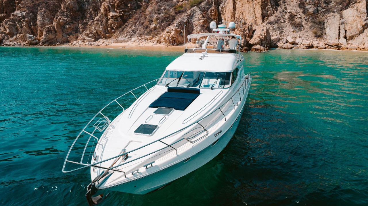 Charter the 70ft Sunseeker Yacht with Cabo Platinum