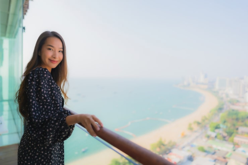 Ocean-View Properties Attract High-End Rental Demand