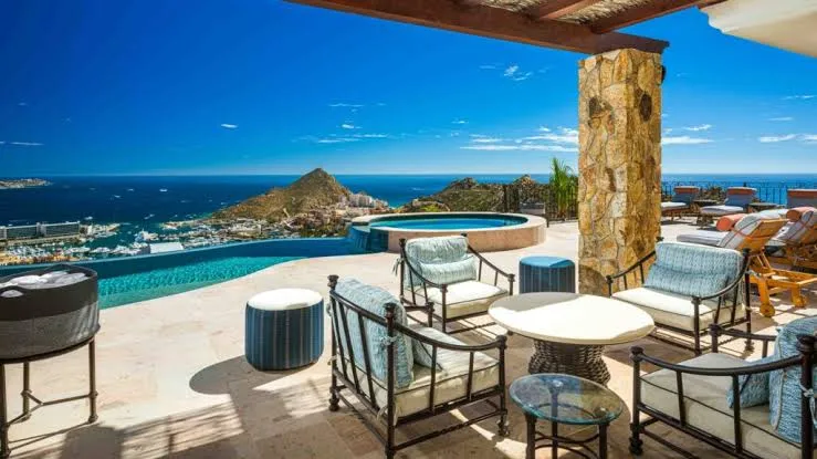 Hillside luxury villa with sweeping ocean views in Los Cabos