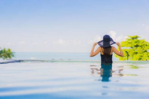 Villas Featuring Infinity Pools Attract Seasonal Luxury Travelers