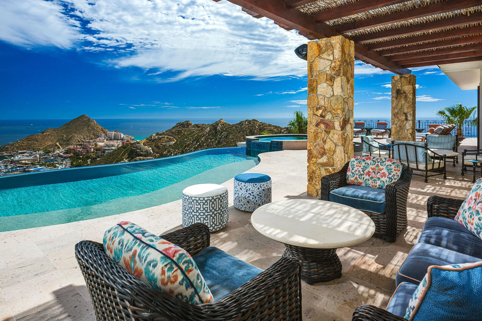 Luxury villa in Pedregal with infinity pool overlooking the ocean