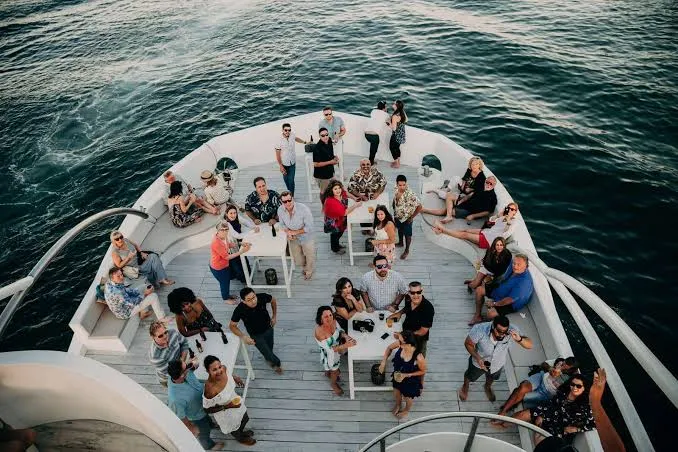 Corporate team building aboard a yacht in Los Cabos