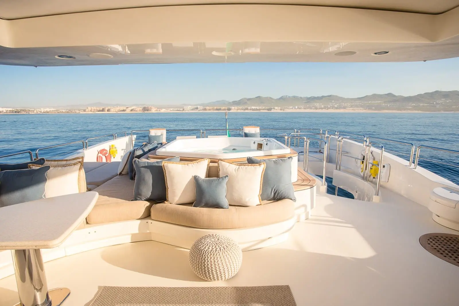Luxury private yacht charter in Los Cabos