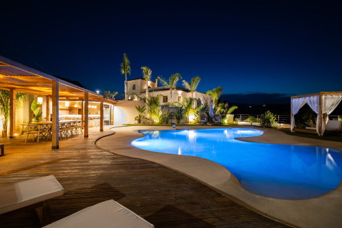 What Makes a Cabo Villa Rental Suitable for Groups