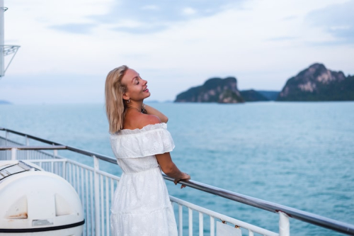 What Makes Luxury Yacht Vacations Different From Cruise Ships